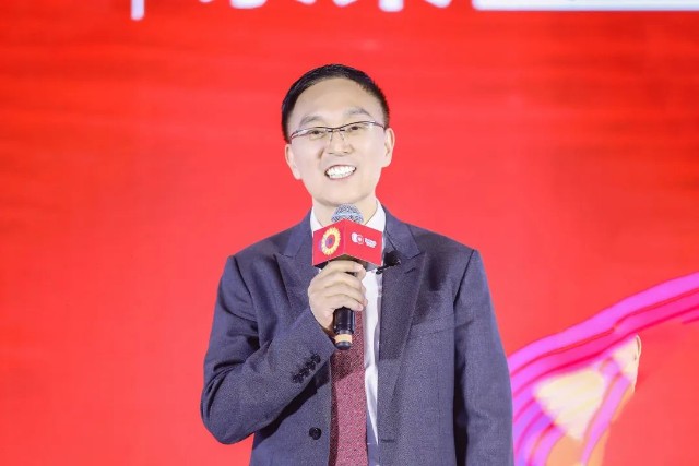 王国斌刚登峰 | 传承之力:倾尽所能 把内功传给泉果中生代