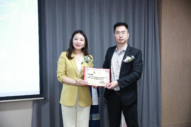 张凤山先生出席服装美育赋能幼儿园品牌升级主题分论坛