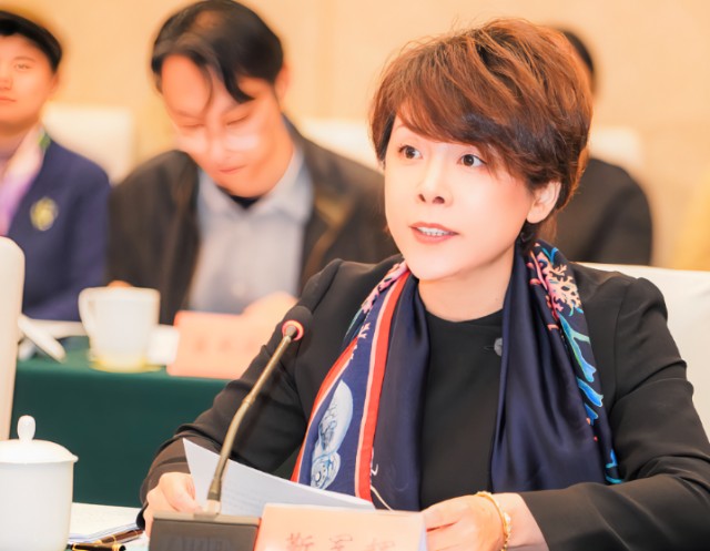 光伏圈最美二代千金集体走向c位