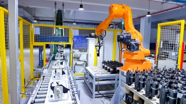 央视撒贝宁探访tcl实业智能制造工厂多项制造黑科技树行业标杆