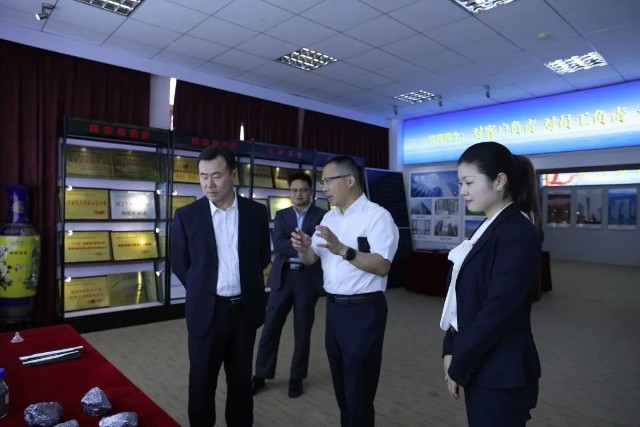 中国胶粘剂和胶粘带工业协会秘书长杨栩莅临硅宝考察_东方财富网