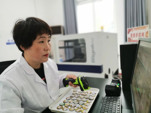 我身边的榜样李爱玉在生产服务的最前线绽放芳华