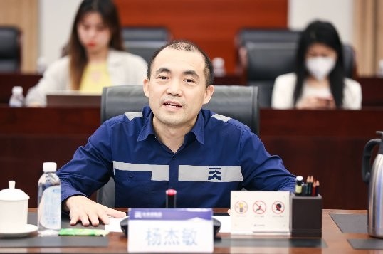 天津港集团副总裁杨杰敏在现场发言会上,"津鸿"联合