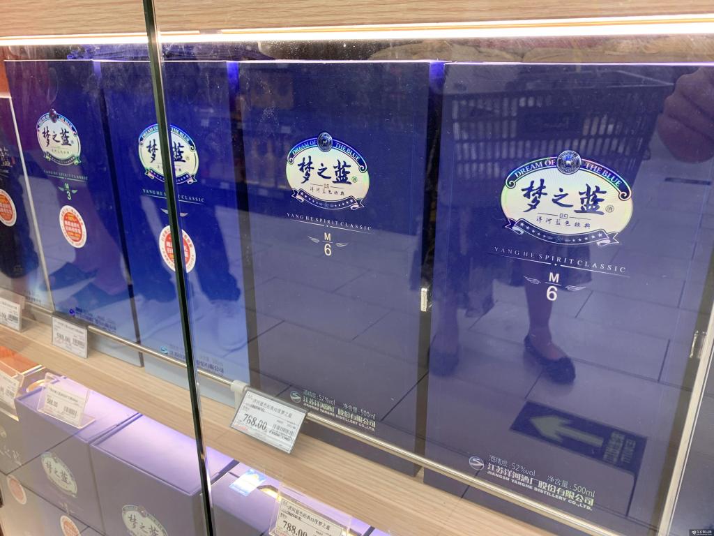 暴跌超60%！洋河股份，为何突然“喝不动”了？