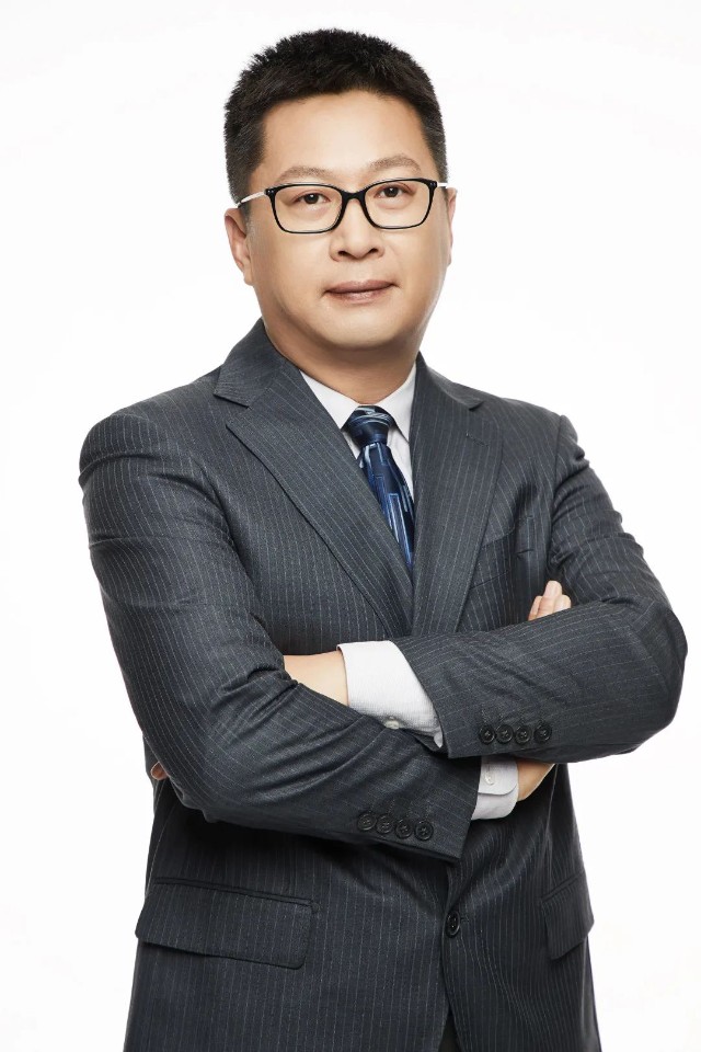 现任嘉实基金成长投资策略组投资总监,嘉实泰和基金经理,嘉实新兴产业