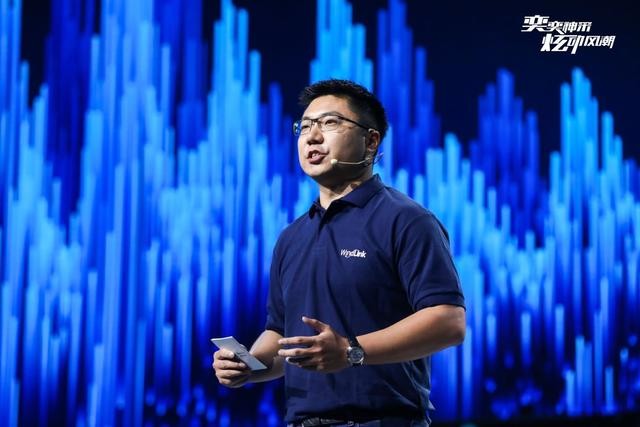 小马立行的coo周恩泽是在2019年正式加入小马立行团队的,但这并不是他