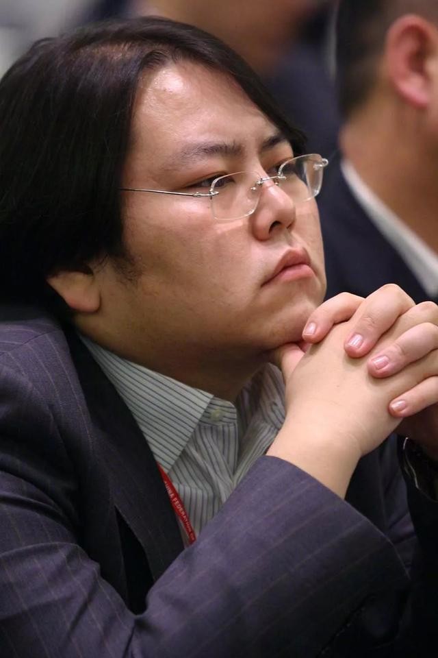 山西首富5公司资产被拍卖22岁继承百亿家产娶女星后公司破产