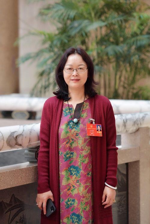 全国人大代表郑亚莉建议推动全国跨境电商转危为机实现新发展