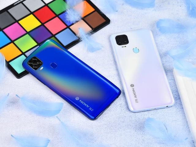 性能全优颜值在线中兴天机axon11se图赏