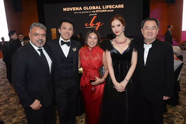 晚宴上,eva佩戴了bellagraph的300克拉红宝石项链以及