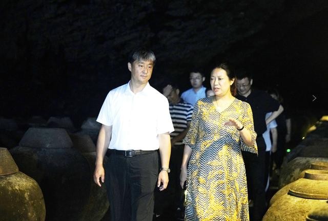 洞仙别院,黄金坝生态酿酒区,十里香广场,天宝洞实地调研郎酒「生长养