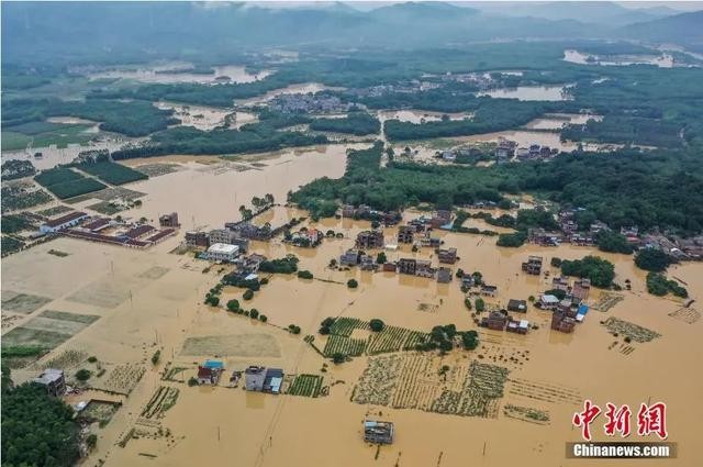 韶关,广州,清远,河源等多地发生内涝,道路桥梁冲毁,农作物全部被淹,多