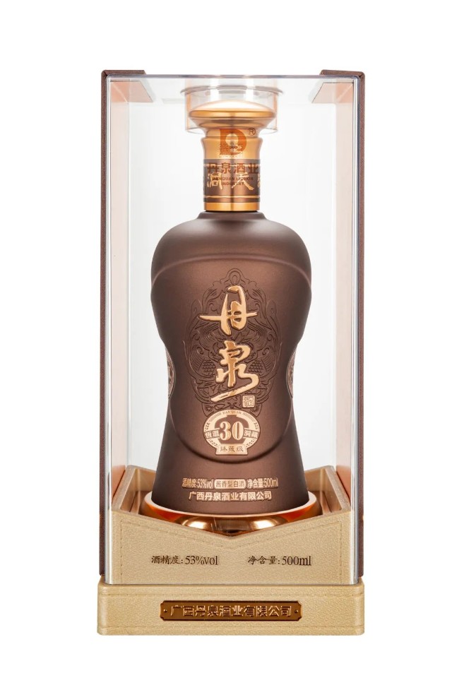 而丹泉"洞天酒海"则是恒温酒洞,洞内温度常年在16.