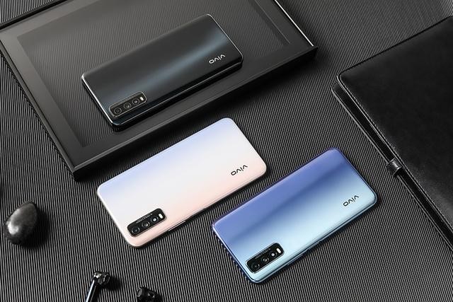 4500mah 双引擎闪充 vivo y51s今日发售仅1798元