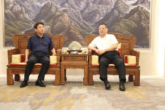 长苏金森;市政府秘书长张韧;岱岳区委书记刘昌松;工信局局长黄正玉,市