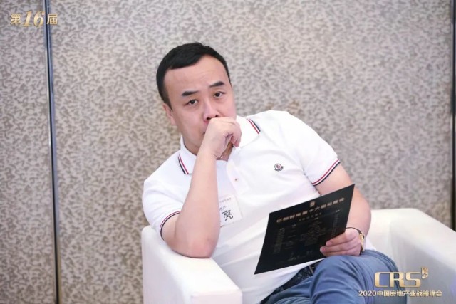 董事长蔡风佳执行董事兼地产业务首席执行官合景泰富集团以下