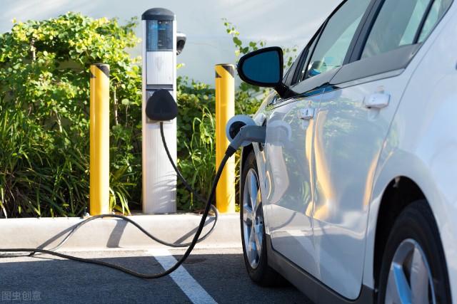 新能源汽车：未来5年5倍的行业，看这5家龙头公司的中报就够了