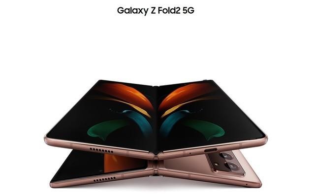 作为三星折叠屏手机的顶尖,新款z fold2延续了此前z fold的总体设计