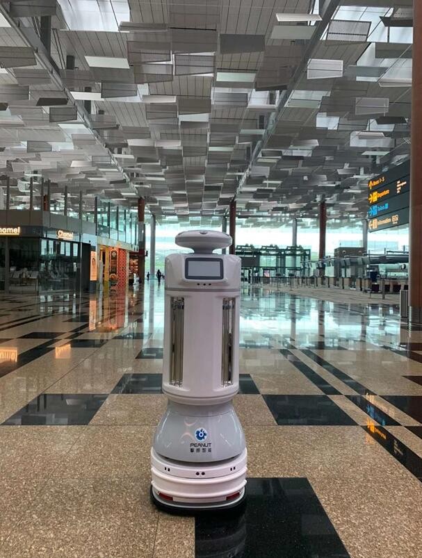 消毒机器人进驻全球最佳机场新加坡樟宜机场