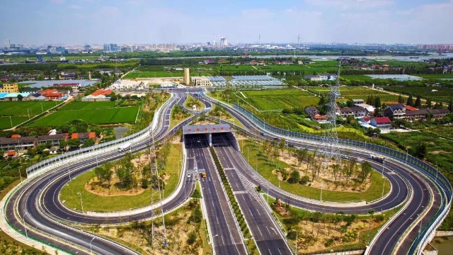自驾方面,距离浦星公路直线距离仅600米,出门即是大叶公路;此外,距