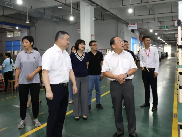 广东省盐业集团副总经理黄劲东一行莅临易事特集团交流博士后科研工作