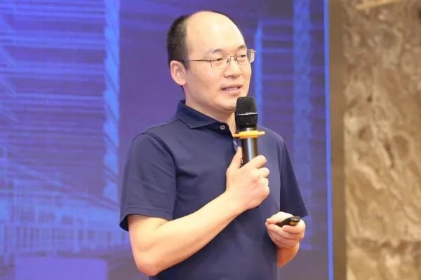 中铁物贸集团深圳有限公司副总经理陈彦鹏,广东省钢铁工业协会秘书长