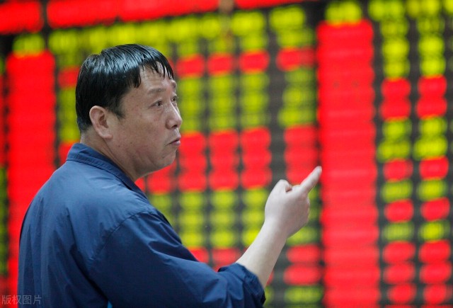 A股突然大涨，券商“狂飙”，原因是什么，周三还会大涨吗？