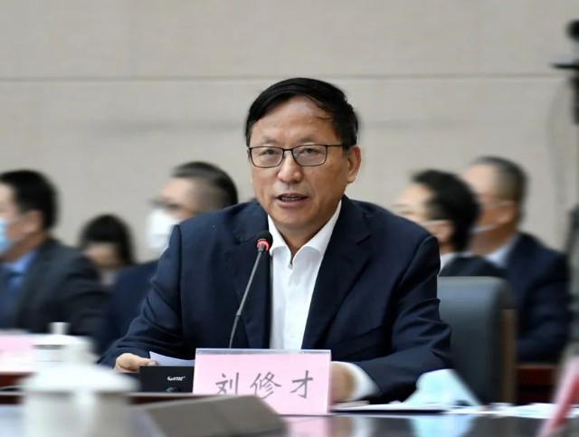 万凯董事长_艾米丽·万凯(2)