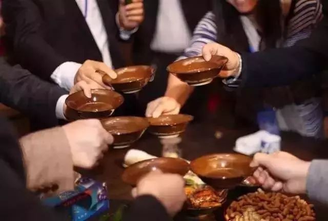 真正的朋友间有三杯酒不亦说乎