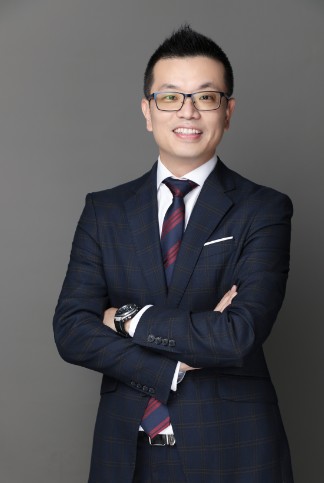 鸿合科技股份有限公司商用业务集团总裁李建宏先生所带领的newline