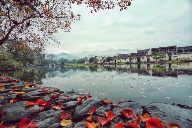 摄图网_501575244_banner_秋雨中的宏村（非企业商用）.jpg
