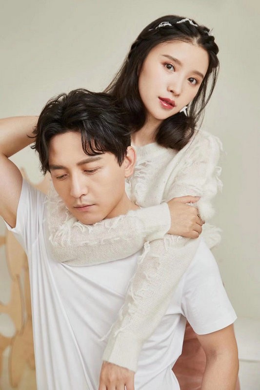 张杨果而百克力圣诞写真曝光温馨满满爱意十足