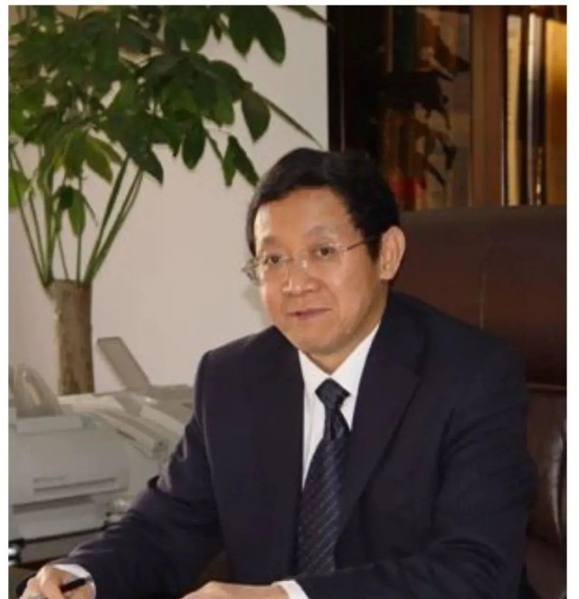 华信信托董事长挥锤打伤总经理!公司已危机四伏