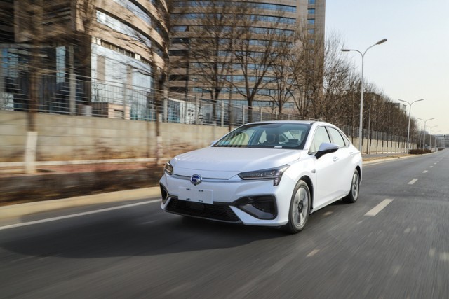 开着舒服又安心 广汽埃安aion s续航测试