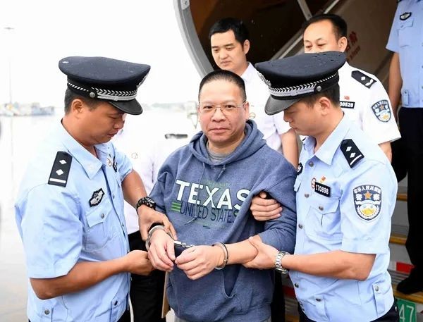 曾在澳门打赌4小时输了6000多万此前,根据观察者网报道,许超凡着迷于