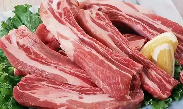 猪肉价格终于降到了20元/斤，养猪进入下半场