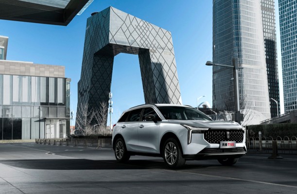 一汽奔腾t55牛犇版上市,售价10.49万起|新车