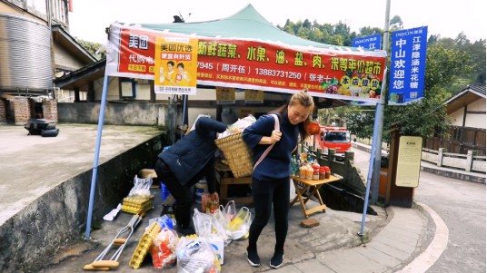 重庆中山古镇：一天700单背后 藏着一份温暖的“生活清单”