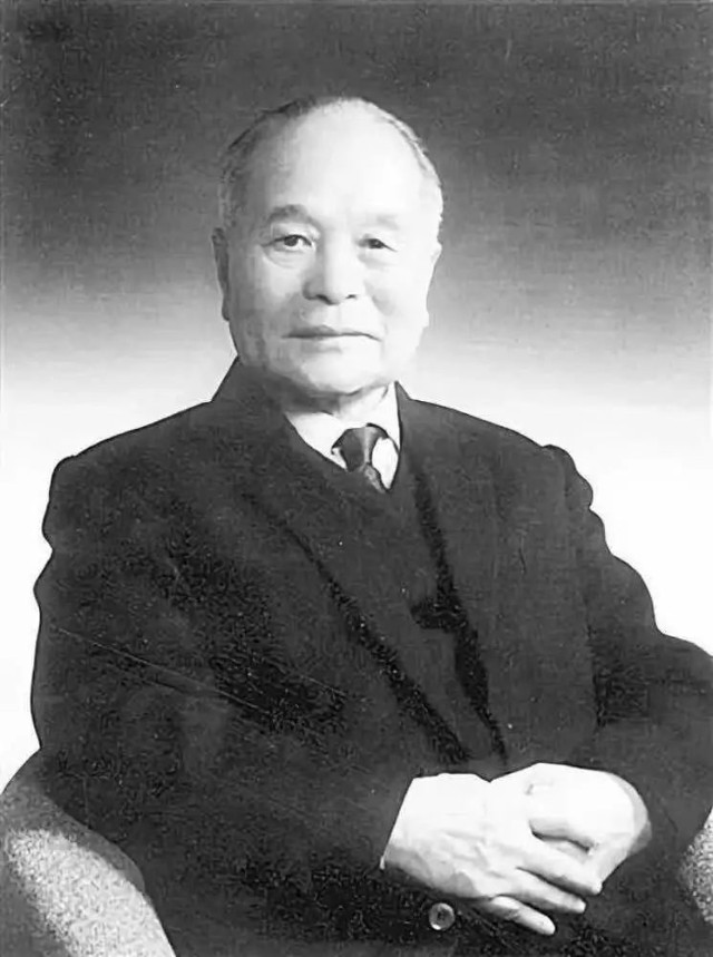 程开甲隐姓埋名的中国"核司令"程开甲1918年出生于江苏苏州,原国防科