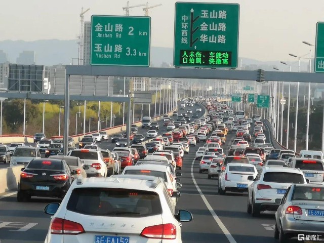 春节,清明这样的大节日,白天黑夜连轴开,加上一路上堵车堵到怀疑人生