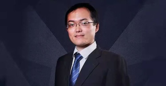 2020年年末,行业出现了首位千亿量级的主动权益基金经理张坤,他的行业