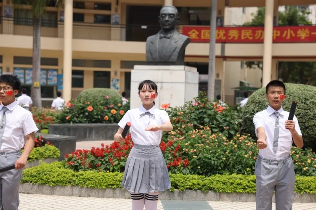 「震撼首發(fā)」番禺執(zhí)信中學為建黨100周年獻禮MV《紅旗飄飄》