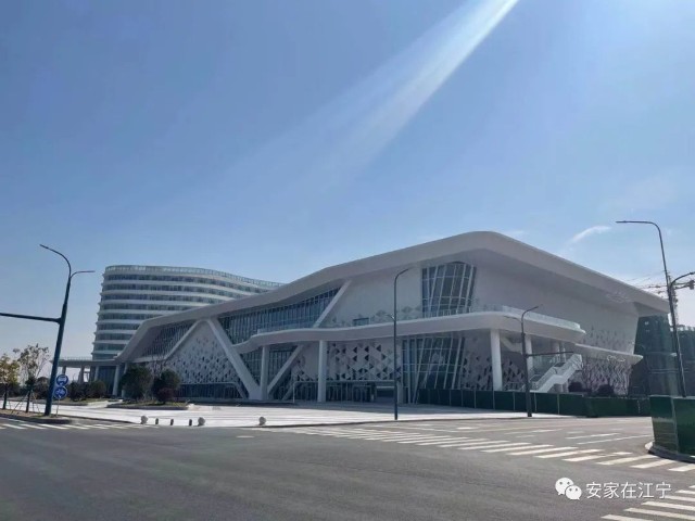 南部新城会展中心是新城的又一地标,颜值非常高,其温德姆酒店已于今年