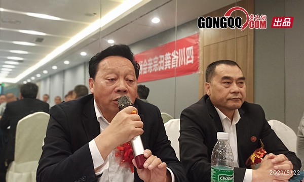 参加本次会议的有:四川省龚氏宗亲会执行会长龚榜建,创会会长龚文辉