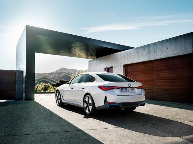 6月2日,德国宝马集团对外发布了史上第一台纯电动轿跑bmw i4的车型