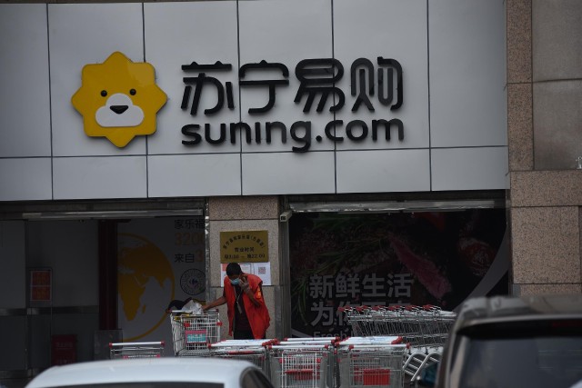 太缺钱了！传苏宁卖掉总部宿舍楼撵员工走人，网友：这是有多缺德