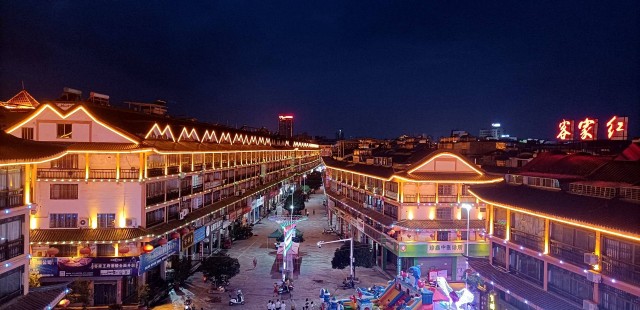 百年华诞颂党恩凝心聚力筑辉煌广西贺州灵峰步行街举办庆祝建党100