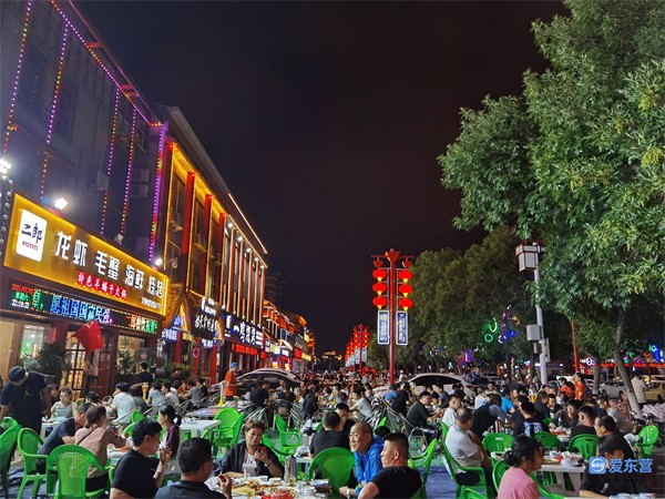 点亮夜经济释放新夜态东营市运河路美食街啤酒节盛大开幕