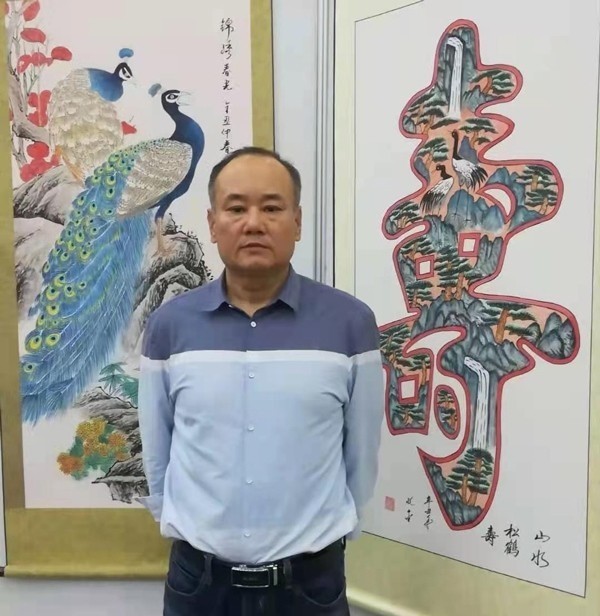 现为中国书画家协会会员,中国画家村特邀艺术家,老兵书画院签约书法家