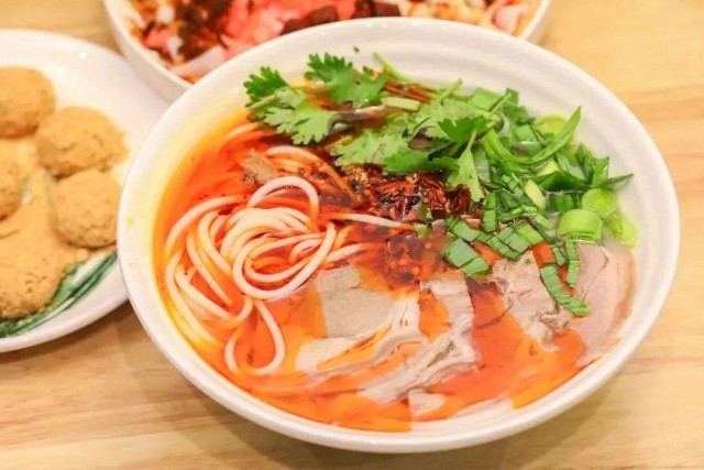 资本爱上“嗦粉”，米粉品类的春天来了？